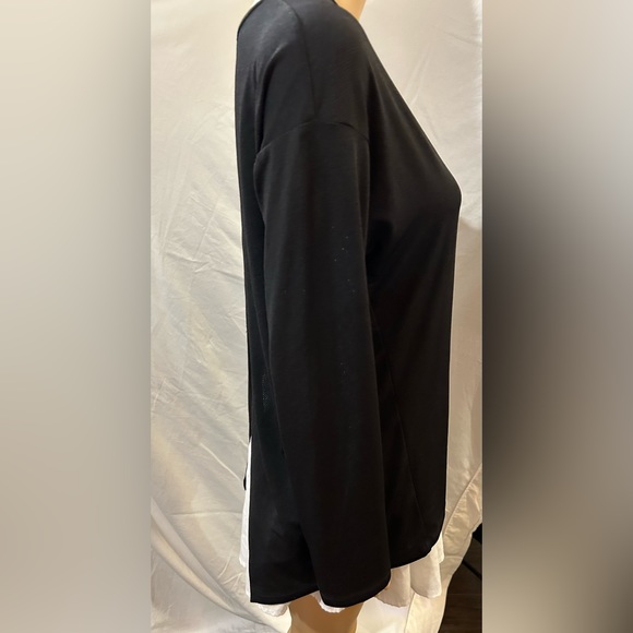 Lucy.com Black, split back, long sleeve top. Sz S - Picture 7 of 9